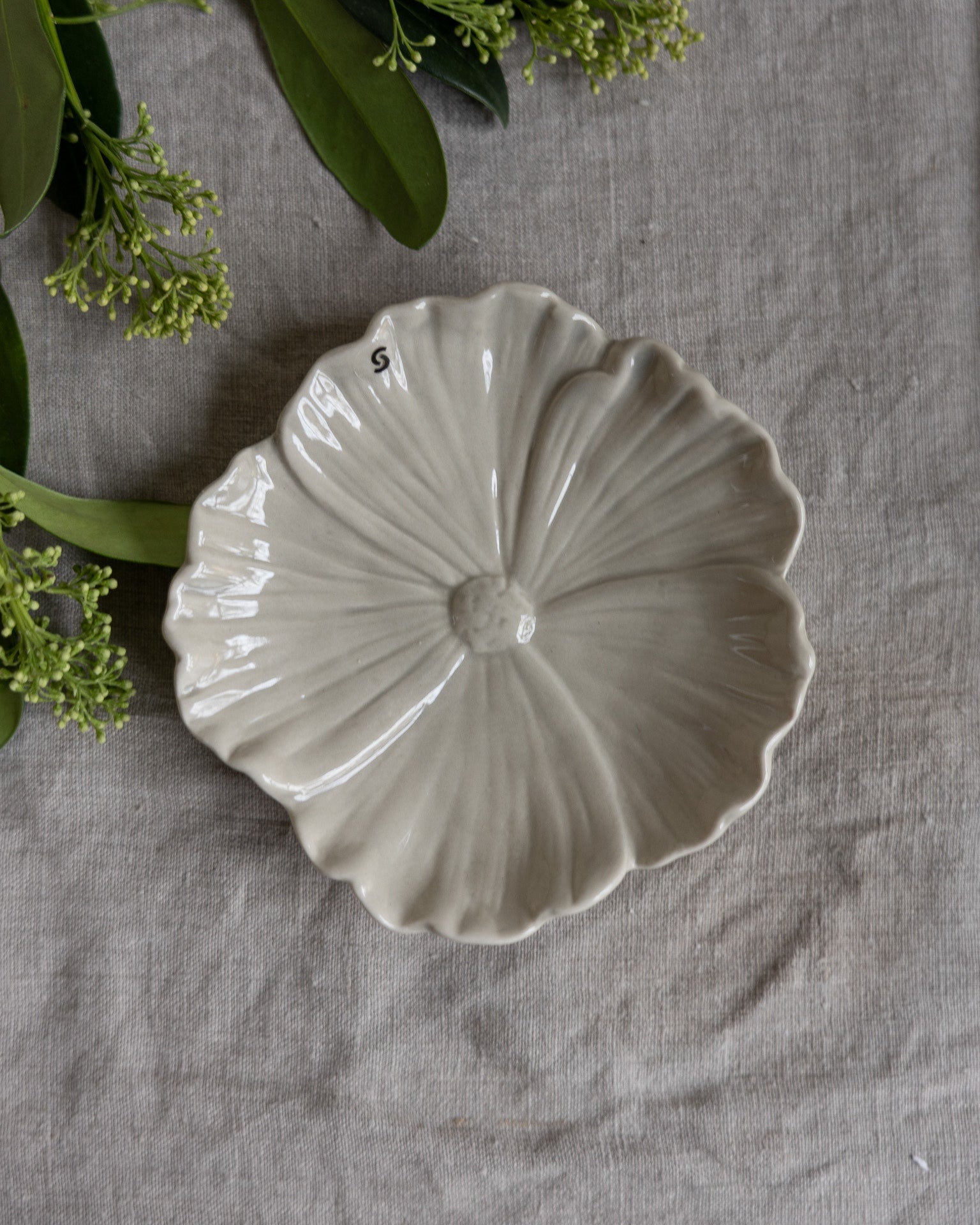 Blomster litet fat Beige